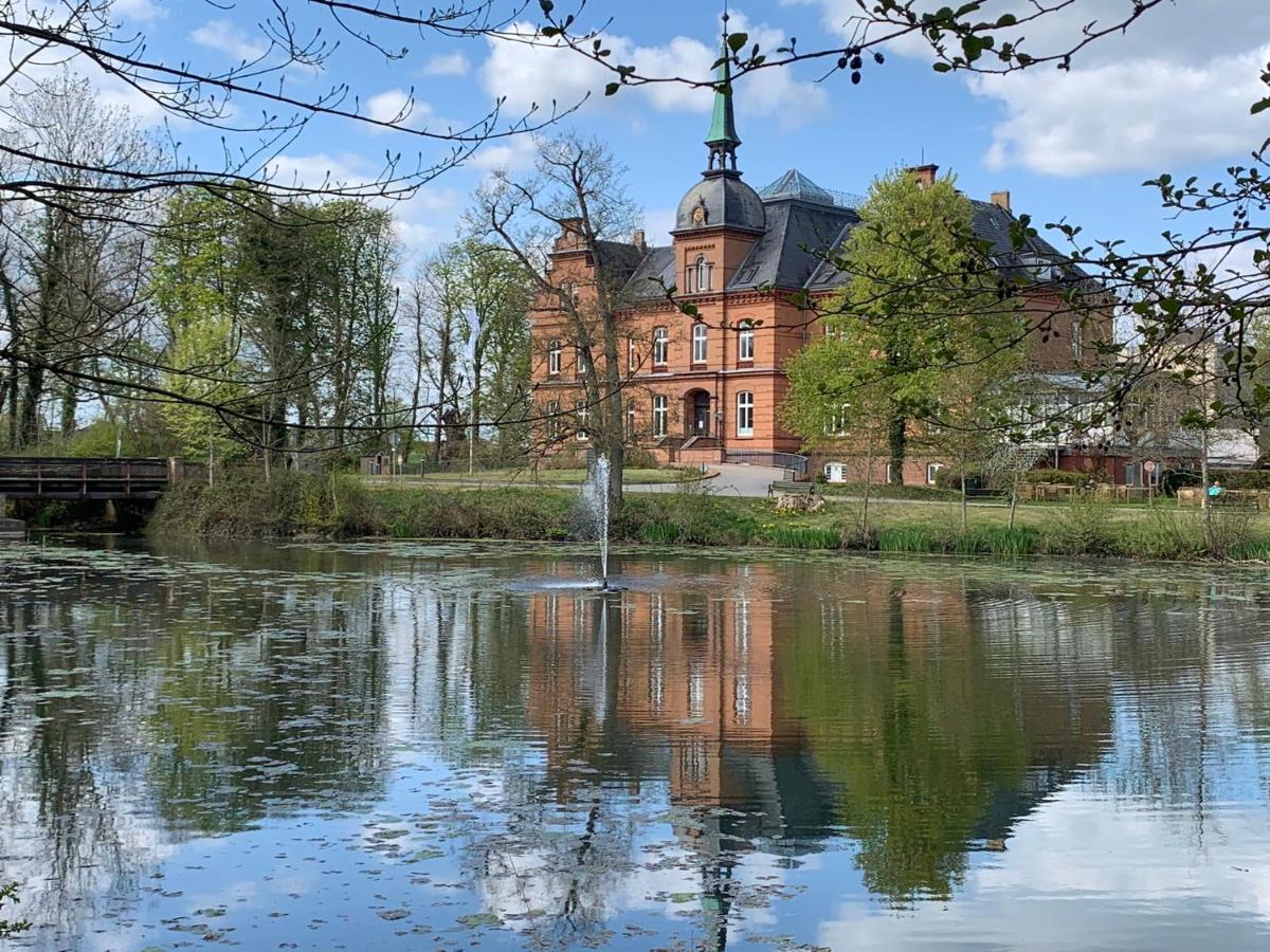 Segelund: Tranquil Seaside Retreat with Garden Terrace Apartment Schonhagen  Exterior photo
