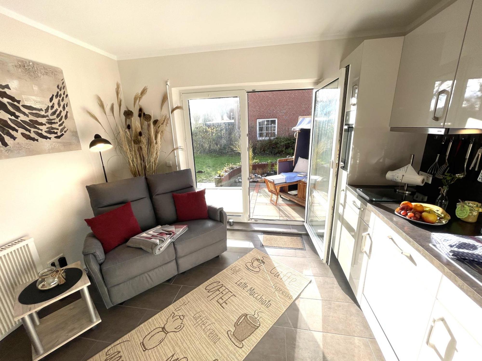 Segelund: Tranquil Seaside Retreat with Garden Terrace Apartment Schonhagen  Exterior photo