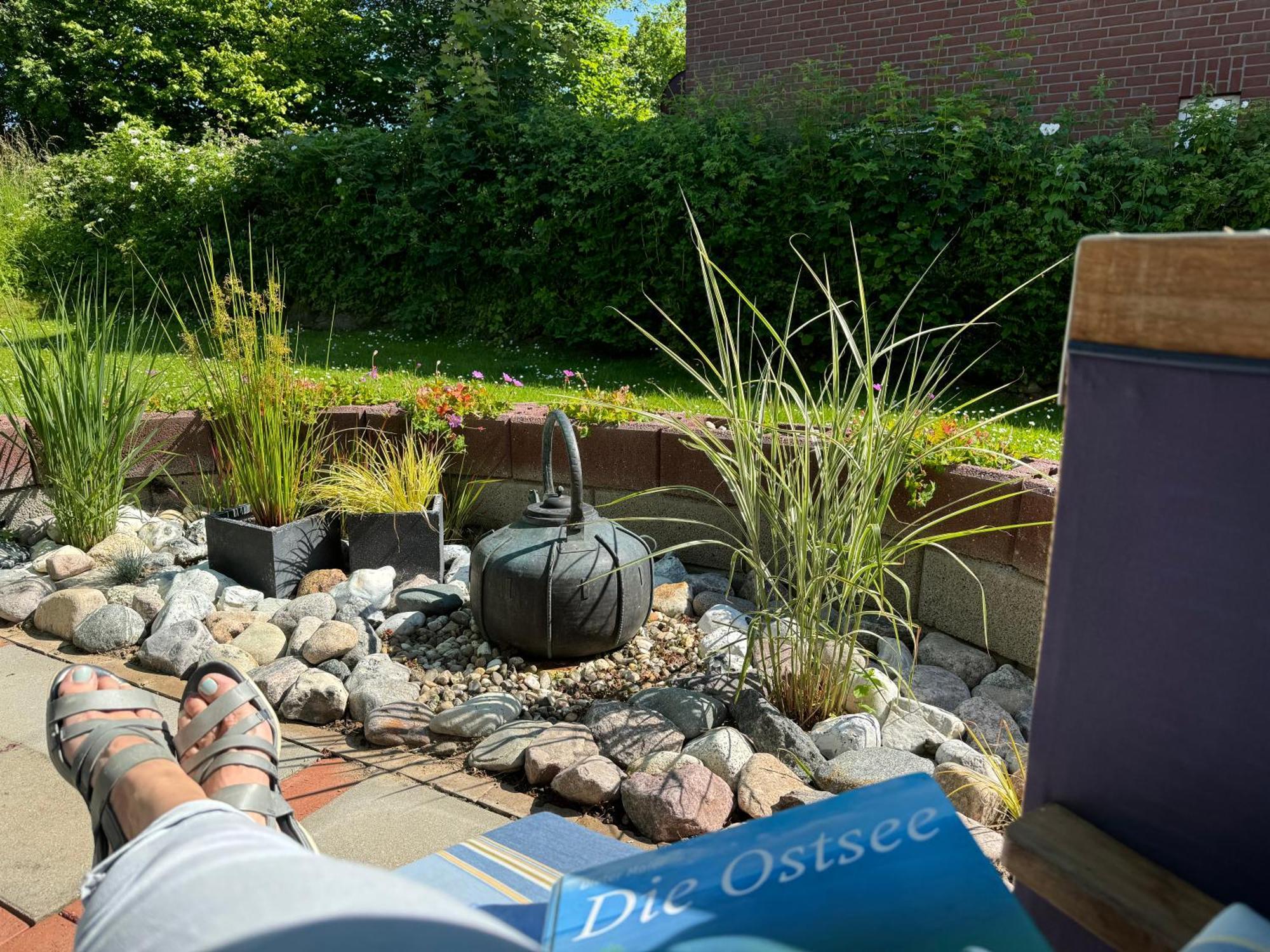 Segelund: Tranquil Seaside Retreat with Garden Terrace Apartment Schonhagen  Exterior photo